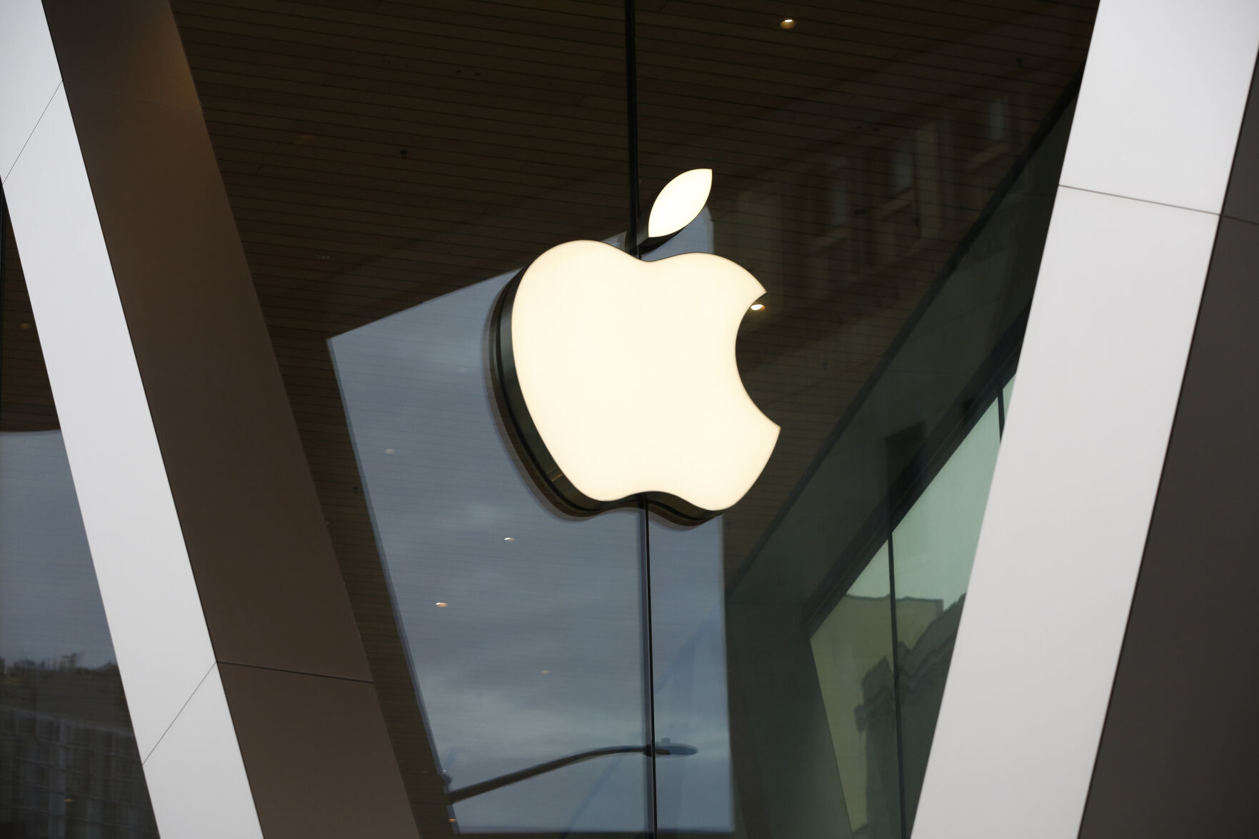 Apple-App Store On Trial